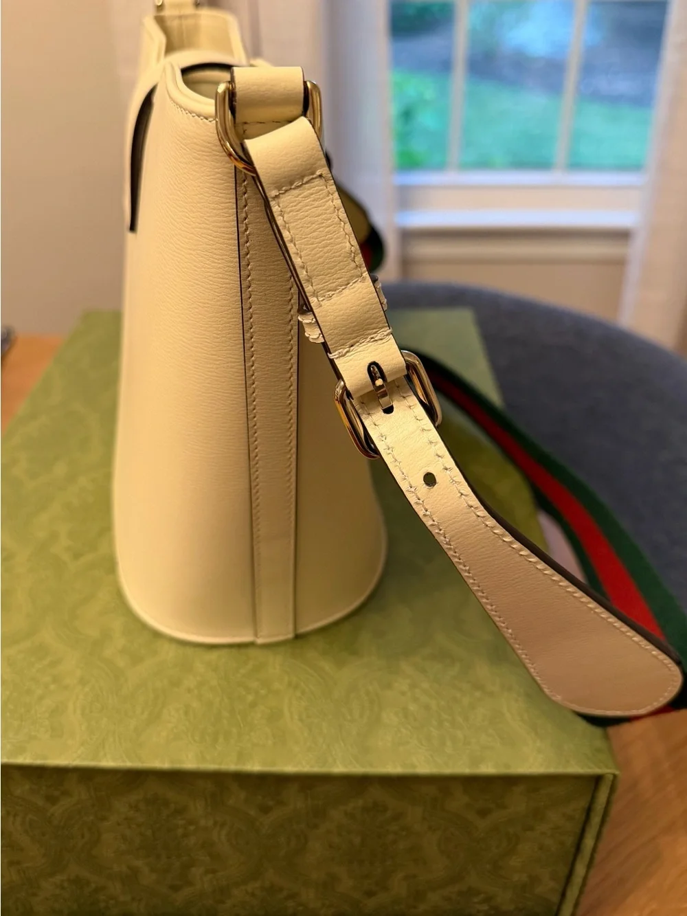 Gucci Cream Leather Mini Bucket Bag with Sherry Line Shoulder Strap - Picture 8 of 12